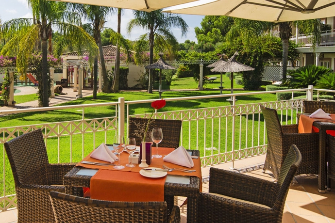 Imagen del bar/restaurante del Hotel Lindner Mallorca Portals Nous, Part Of Jdv By Hyatt. Foto 9