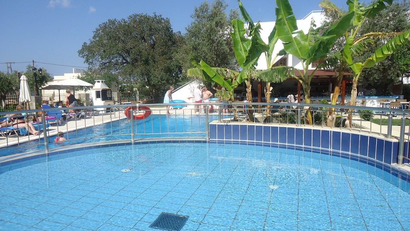 Imagen de la piscina del Hotel Lindos Athena. Foto 19
