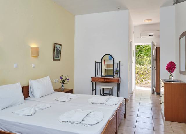 Imagen de la habitación del Hotel Lindos Athena. Foto 10