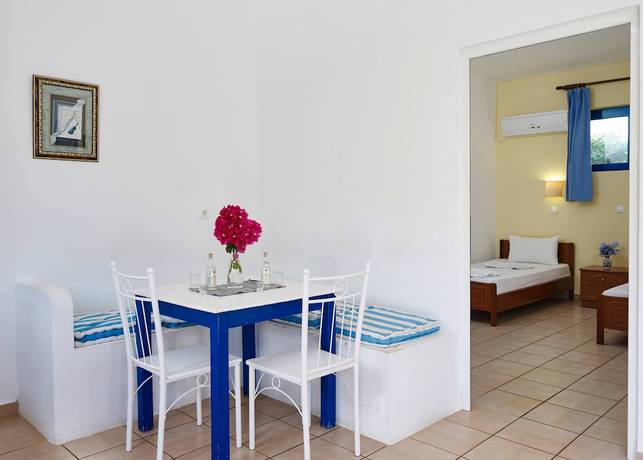 Imagen de la habitación del Hotel Lindos Athena. Foto 12