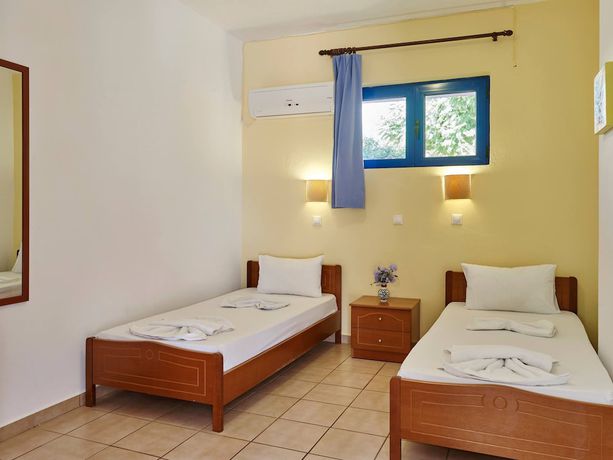 Imagen de la habitación del Hotel Lindos Athena. Foto 16