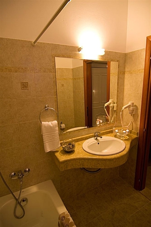 Imagen de la habitación del Hotel Lindos Blue Sky. Foto 3