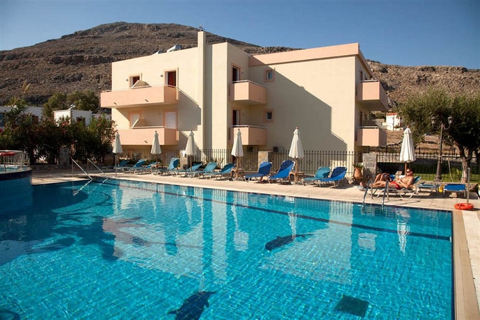 Imagen de la piscina del Hotel Lindos Blue Sky. Foto 16