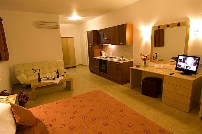 Imagen de la habitación del Hotel Lindos Blue Sky. Foto 5