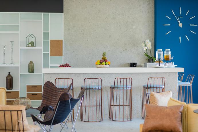 Imagen de los interiores del Hotel Lindos Breeze Beach. Foto 18