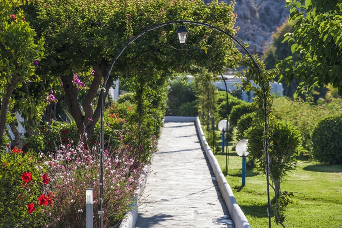 Imagen de los exteriores del Hotel Lindos Sun. Foto 8