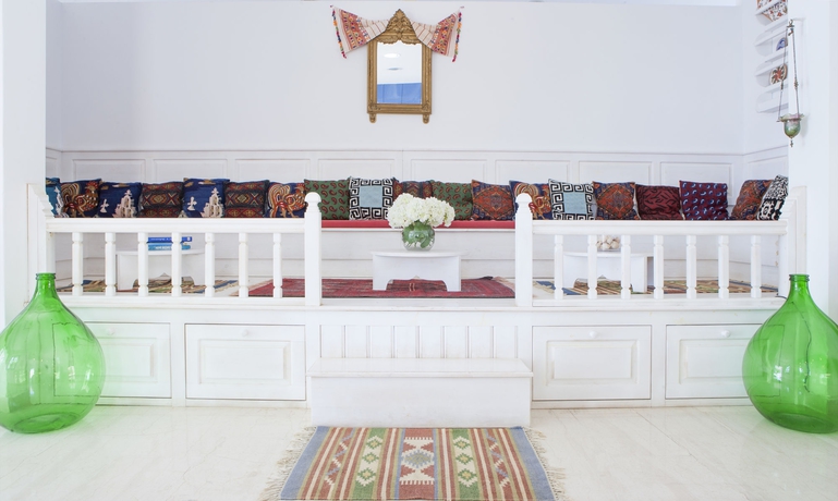 Imagen de los interiores del Hotel Lindos Sun. Foto 12