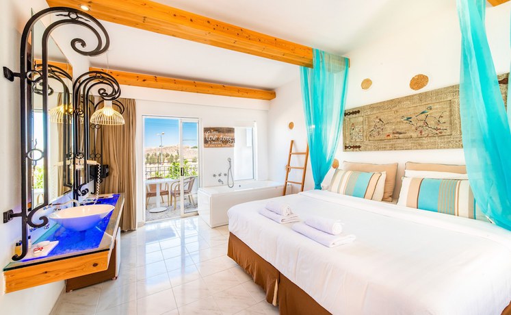 Imagen de la habitación del Hotel Lindos View. Foto 16