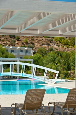 Imagen de la piscina del Hotel Lindos White and Suites. Foto 12