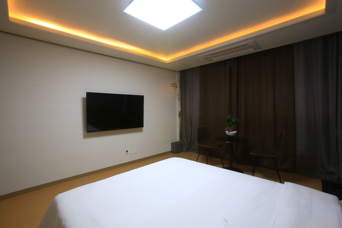 Imagen de la habitación del Hotel Line. Foto 8