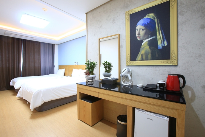 Imagen de la habitación del Hotel Line. Foto 11