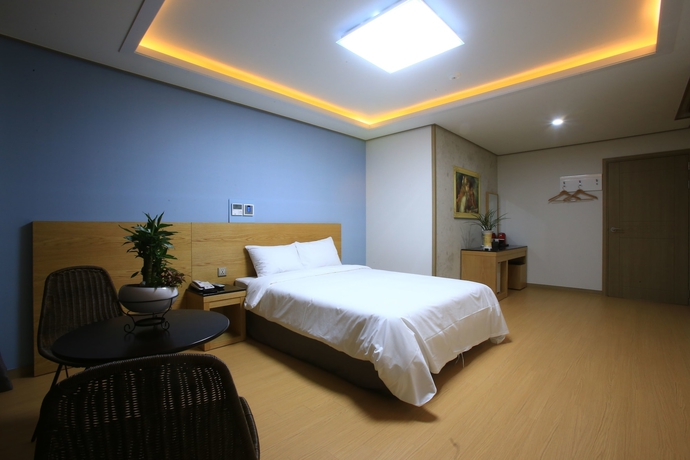 Imagen de la habitación del Hotel Line. Foto 16