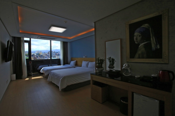 Imagen de la habitación del Hotel Line. Foto 17