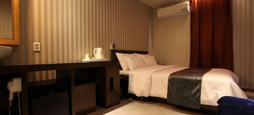 Imagen de la habitación del Hotel Line Plus. Foto 9
