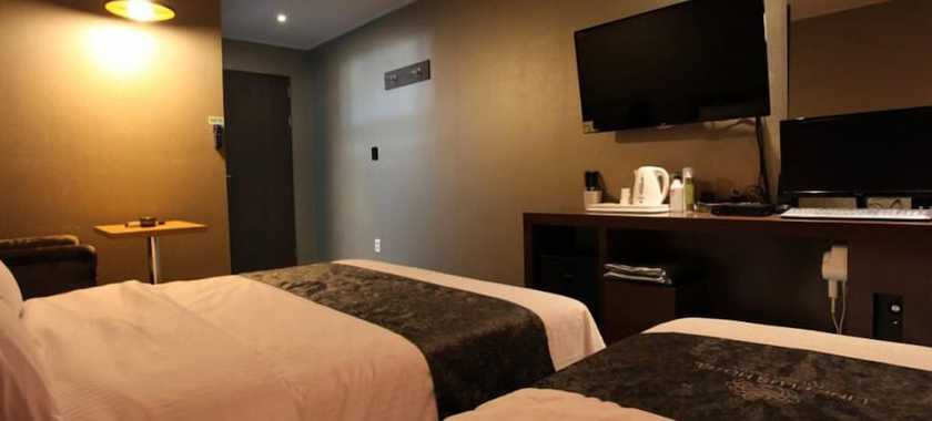 Imagen de la habitación del Hotel Line Plus. Foto 10