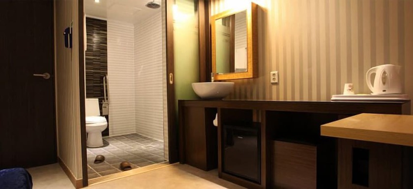 Imagen de la habitación del Hotel Line Plus. Foto 12