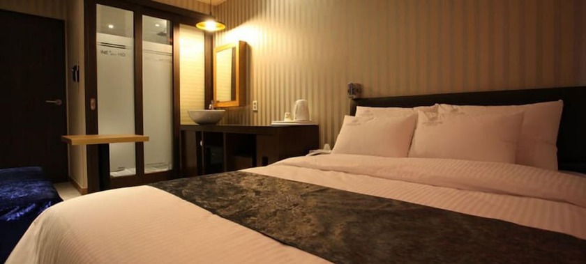 Imagen de la habitación del Hotel Line Plus. Foto 13