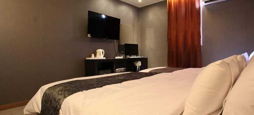 Imagen de la habitación del Hotel Line Plus. Foto 14