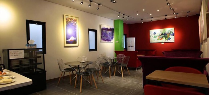 Imagen del bar/restaurante del Hotel Line Plus. Foto 3