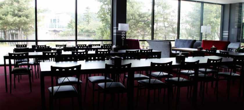Imagen del bar/restaurante del Hotel Line Plus. Foto 4