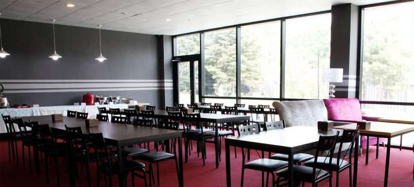 Imagen del bar/restaurante del Hotel Line Plus. Foto 5