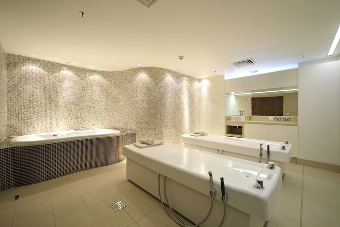 Imagen de la piscina del Hotel Lingfield Park Marriott and Country Club. Foto 16