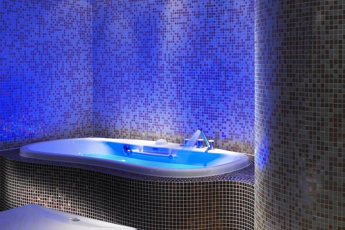 Imagen de la piscina del Hotel Lingfield Park Marriott and Country Club. Foto 19