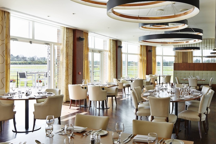 Imagen del bar/restaurante del Hotel Lingfield Park Marriott and Country Club. Foto 8