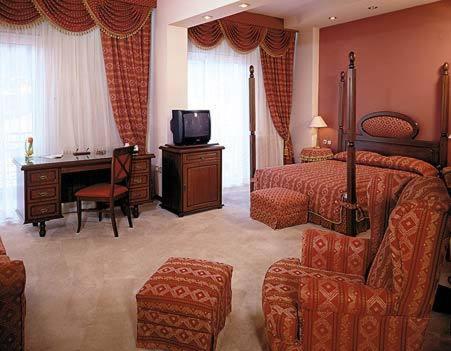 Imagen de la habitación del Hotel Lingos. Foto 6