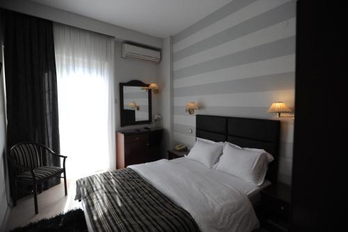 Imagen de la habitación del Hotel Lingos. Foto 9