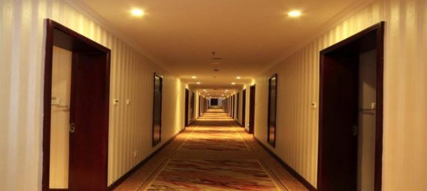 Imagen de los interiores del Hotel Lingxiu Hot Spring of Emei Mountain. Foto 10