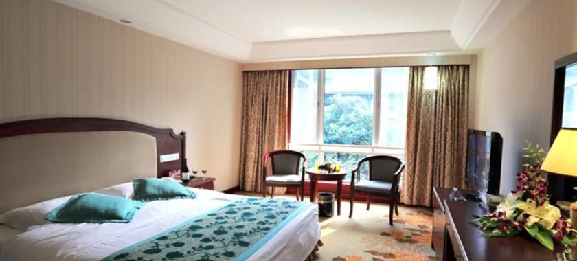 Imagen de la habitación del Hotel Lingxiu Hot Spring of Emei Mountain. Foto 8