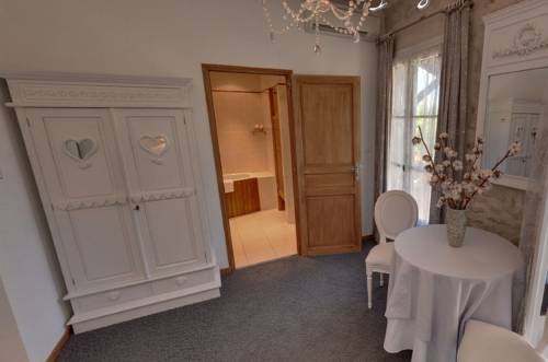 Imagen de la habitación del Hotel L'instant S&eacute;vign&eacute;. Foto 11