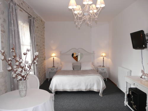 Imagen de la habitación del Hotel L'instant S&eacute;vign&eacute;. Foto 13