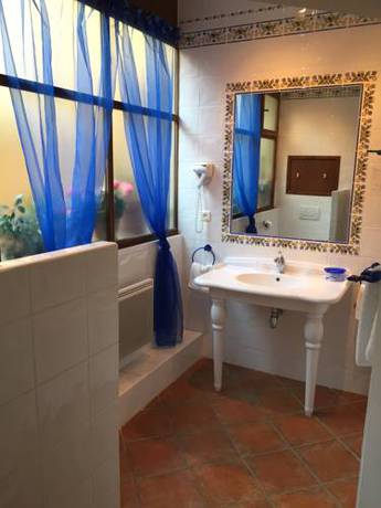 Imagen de la habitación del Hotel L'instant S&eacute;vign&eacute;. Foto 15