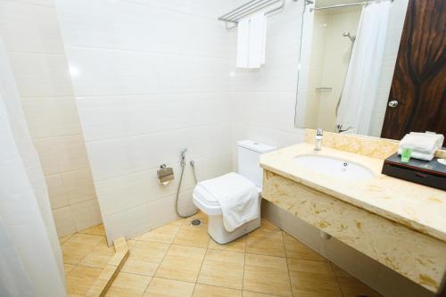 Imagen de la habitación del Hotel Lintas Platinum. Foto 8
