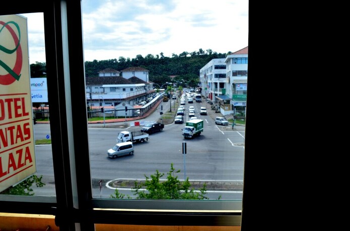 Imagen de la habitación del Hotel Lintas Plaza. Foto 20