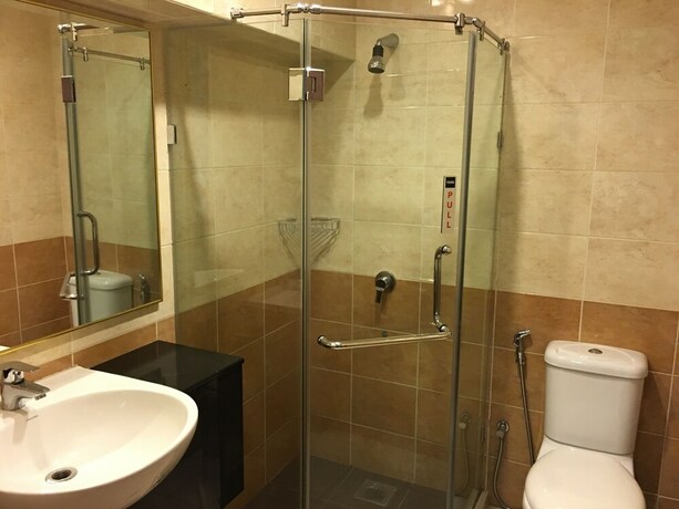 Imagen de la habitación del Hotel Lintas Plaza. Foto 27