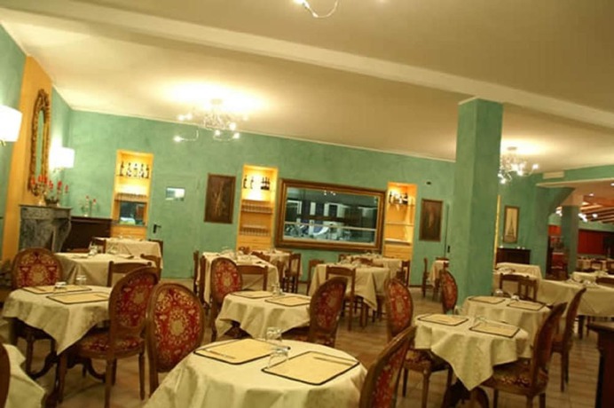 Imagen del bar/restaurante del Hotel Lion, Balma. Foto 3