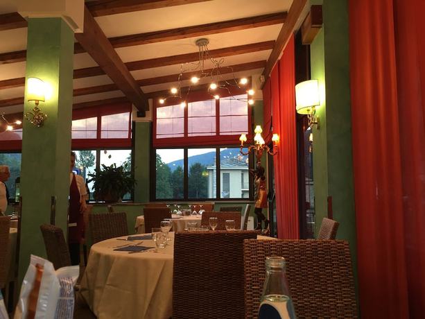 Imagen del bar/restaurante del Hotel Lion, Balma. Foto 6