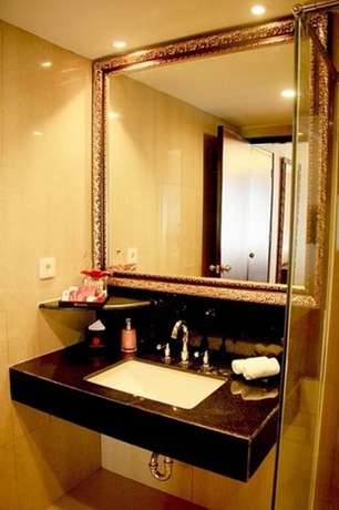 Imagen de la habitación del Hotel Lion and Plaza. Foto 3
