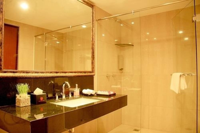 Imagen de la habitación del Hotel Lion and Plaza. Foto 10