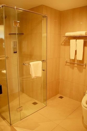 Imagen de la habitación del Hotel Lion and Plaza. Foto 11
