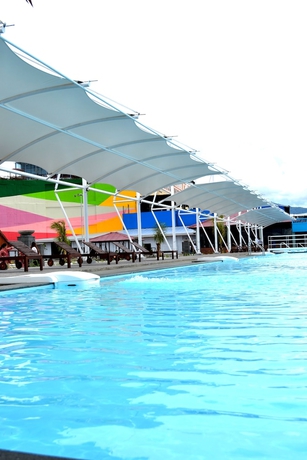 Imagen de la piscina del Hotel Lion and Plaza. Foto 16
