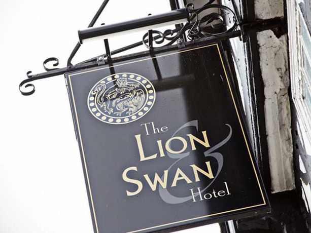 Imagen de los exteriores del Hotel Lion and Swan. Foto 9