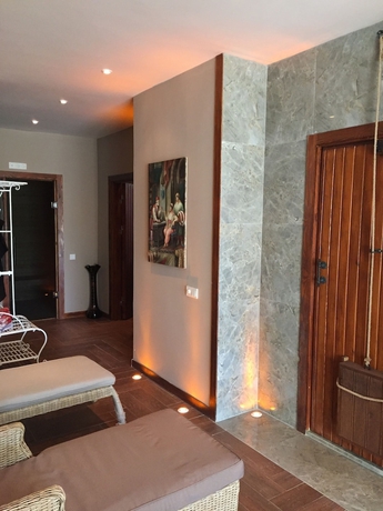 Imagen de los interiores del Hotel Liona. Foto 17