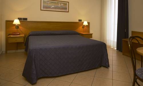 Imagen de la habitación del Hotel Lion's. Foto 1