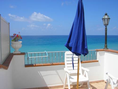 Imagen de la habitación del Hotel Lion's. Foto 2