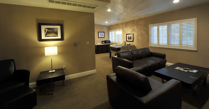 Imagen de los interiores del Hotel Lions Gate. Foto 9