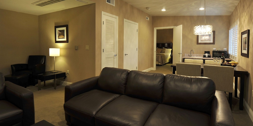 Imagen de los interiores del Hotel Lions Gate. Foto 10